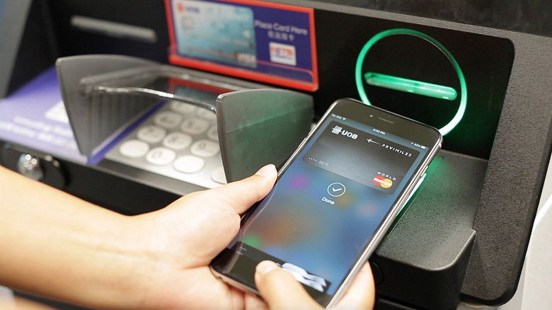 В российских банкоматах можно будет снять деньги с помощью смартфона